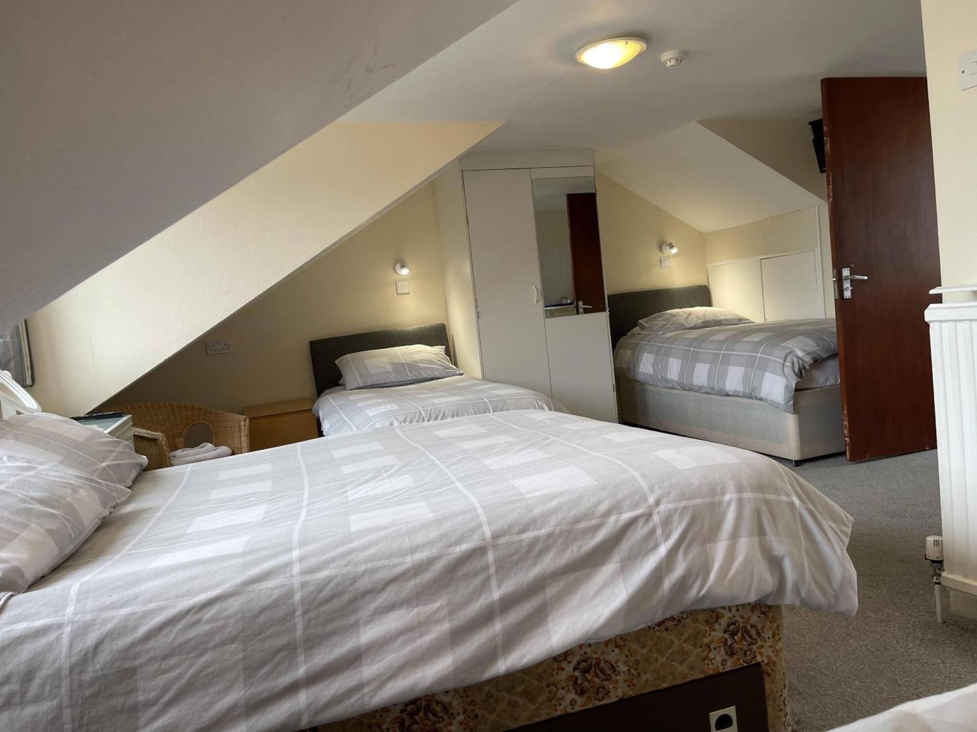 Lamplighter Guesthouse Plymouth Room photo