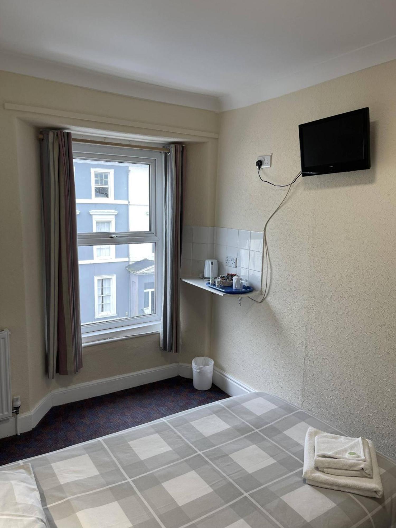 Lamplighter Guesthouse Plymouth Room photo